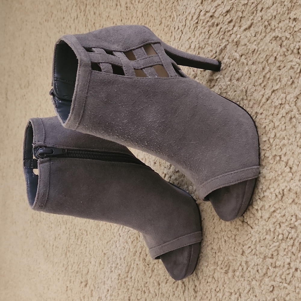 Nine West Womens Size 4 | Peep Toe Bootie Heels with Cutout Detail